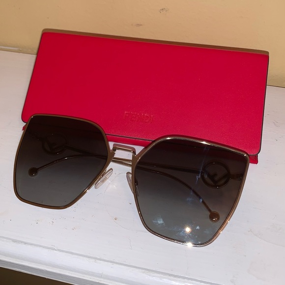 Fendi Sunglasses - Picture 2 of 3